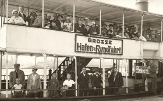 1936 Hamburg, Hafen Rundfahrt / cruise ship passengers, photo