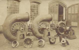 1911 Kassa, Poledniák Károly vasöntő és gépgyáros üzeme / machine factory interior, photo
