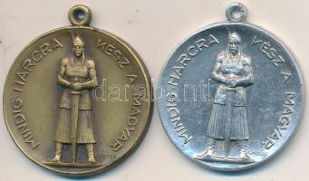 Kallós Ede (1866-1950) / Ludvig József 1940-1946. "Mindig harcra kész a magyar / Magyar Kézilabdázó Egyesületek Szövetsége" (2x) Al és Br díjérmek (30,5mm) T:2,2-
