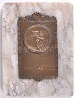 1949. Pápa "Magyar Szabadságharcos Szövetség" motoros, autós bronz plakett márvány talapzaton "Ludvig Éremverő" gyártói jelzéssel a hátlapon T:2