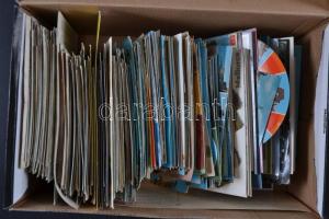 Egy cipősdoboznyi MODERN külföldi városképes lap pár motívumlappal; főleg csehszlovák, német, amerik...