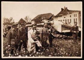 cca 1935-1940 Joseph Goebbels, német propagandadaminiszter emberei kíséretében, náci propagandanyomtatvány / cca 1935-1940 Joseph Goebbels, Reich Minister of Propaganda in Nazi Germany