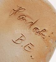 Ón tetős boroskancsó és egy pálinkás butykos, jelzett(B.E), mázas kerámia, kézzel festett, hibátlan,...