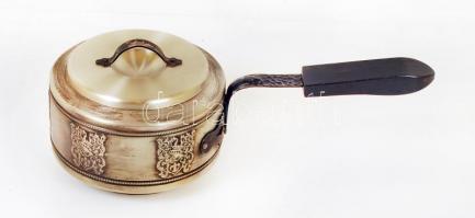 2 db zománcozott edény és egy lemez edény, összesen:3 db, d:15-18 cm