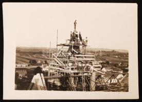 cca 1930-1940 Serényi Árpád Fotó: Templomépítés Zalaegerszegen, hidegpecséttel jelzett, 18x13 cm