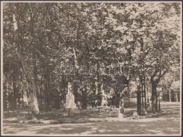 cca 1930-1940 Sztrokay Photo: Ifjúság kútja, hátoldalon feliratozva, pecséttel jelzett, 23x17 cm