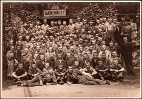 cca 1930-1970 Tanoncműhely csoportkép, 17×12 cm