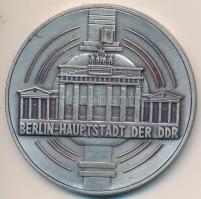 NDK ~1970-1980. "Berlin - Az NDK fővárosa" ezüstözött fém emlékérem (60mm) T:2-
GDR ~1970-...