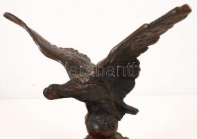 Turul, bronzírózott fém, jelzés nélkül, javított, m:16 cm, 21×13 cm