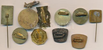 10db vegyes magyar szocialista jelvény és kitűző, közte zománcozottak is T:vegyes