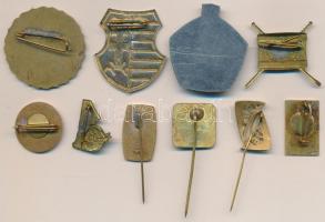 10db vegyes magyar szocialista jelvény és kitűző, közte zománcozottak is T:vegyes