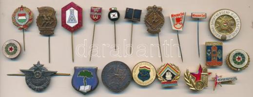 20db vegyes magyar szocialista jelvény és kitűző, közte zománcozottak is T:vegyes