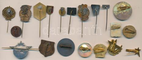 20db vegyes magyar szocialista jelvény és kitűző, közte zománcozottak is T:vegyes