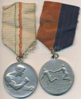 1926. Box ezüstözött Br sportérem mellszalagon. Szign.: Huguenin (40mm) + 1927. Váltófutás ezüstözöt...