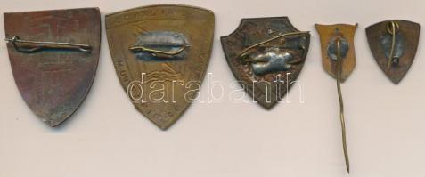 5db bronz iskolajelvény, főleg zománcozott darabok T:vegyes