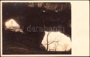 cca 1930 Barlang bejárata, fotó levelezőlapon, 10×8 cm