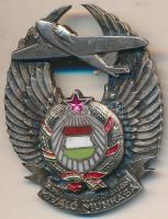 ~1970. "A polgári légiforgalom kiváló munkása" festett, zománcozott jelvény T:2