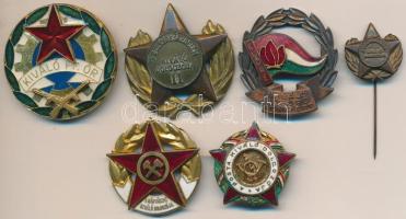 6db szocialista jelvény és kitűző, közte "Kiváló Úttörő Munkáért", "Belkereskedelem Kiváló Dolgozója II" jelvények T:vegyes