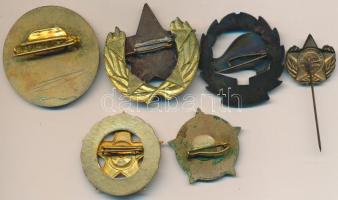 6db szocialista jelvény és kitűző, közte "Kiváló Úttörő Munkáért", "Belkereskedelem K...