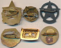 6db szocialista jelvény zománcozott darabokkal, közte "Kiváló Hallgató", "Kiváló Újít...