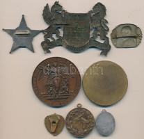 8db vegyes magyar és külföldi emlékérem, jelvény és plakett, közte 1915. "Frigyes Főherceg Tábo...