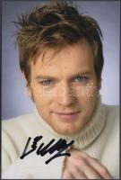 Ewan McGregor (1971-) Golden Globe-díjra jelölt skót színész aláírása az őt ábrázoló fotón / Ewan McGregor autograph signature
