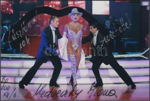 Medveczky Ilona (1941-) magyar táncosnő, színésznő, díva, érdemes művész aláírása az őt ábrázoló fotón