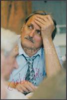 Trokán Péter (1946-) Jászai Mari-díjas magyar színész aláírása az őt ábrázoló fotón