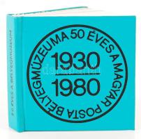 Simon Tamás: 50 éves a Magyar Posta Bélyegmúzeuma. Bp., 1980, Magyar Posta. Minikönyv, magyar, francia és orosz nyelven, képekkel illusztrálva. Műbőr kötésben, jó állapotban.