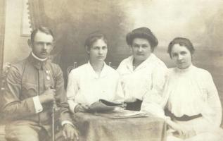 WWI military, Hungarian soldier with his family from Deáki photo