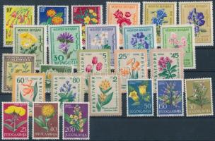 Virág motívum tétel 77 db bélyeg sorokkal 3 stecklapon, Flowers 77 stamps with sets on 3 stock cards