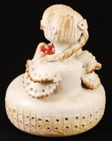 Kovács Éva (1938-): Szerelmes pár. Kézzel festett mázas kerámia, jelzett, nagyon apró máz hibákkal, ...