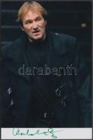 Cserhalmi György (1948-) Kossuth- és Balázs Béla-díjas magyar színművész aláírása az őt ábrázoló fotón