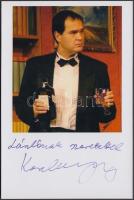 Kerekes József (1962-) magyar színész, szinkronszínész aláírása az őt ábrázoló fotón