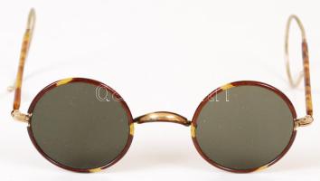 Retró napszemüveg, eredeti tokjában