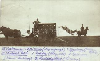 1906 Holics, Holic; lóversenyhez készülődés, kiengedik a lovat a szállítószekérből / preparing for the horse race. photo (small tear)