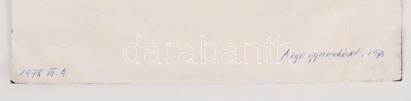 Jelzés nélkül: Anya gyermekével. Tus, papír, hátul dátum (1978) és cím, 31×23,5 cm