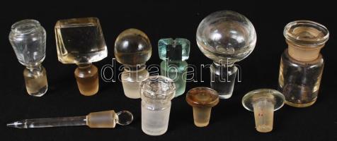 11 db különböző méretű és formájú üvegdugó, jó állapotban