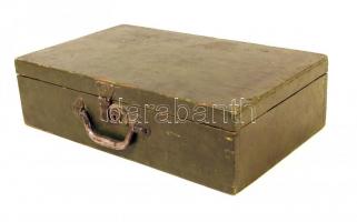 Katonaláda, benne katonai képek, tábori posta / Military box, 25x42cm
