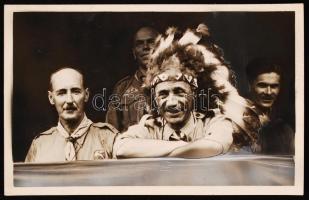 cca 1920-1930 Teleki Pál indián cserkész uniformisban, hátulján feliratozott, 13×8 cm