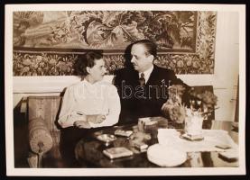 1940 gróf Csáky István külügyminiszter és menyasszonya, Chorinsky Anna Mária grófnő, hátulján feliratozva, 17×11,5 cm
