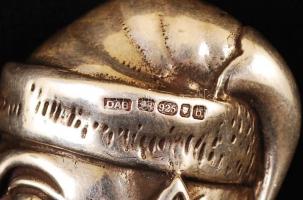 Ördögfejes  ezüst (Ag.) gyufatartó, jelzett, jó állapotban, mesterjeggyel: David Bowles (DAB), m:7 c...