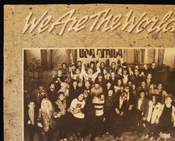 1985 We are the World USA aid for Africa a fellépők által dedikált lemezborító többek között Tina Tu...