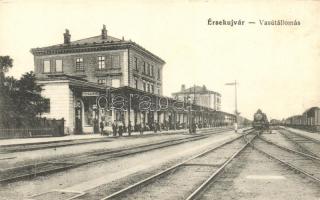 Érsekújvár, vasútállomás / railway station, train (EK)
