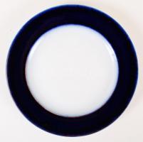 Fischer Emil Császári és Királyi Szállító, Porcelángyáros jelzésű aranyozott kék-fehér tálkészlet: 1...