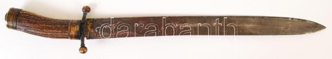 Antik vadásztőr, díszített pengével, vésett, csont markolattal, bőr-réz hüvellyel, h:50 cm