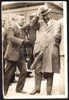 1924 Klebelsberg Kuno vallás- és közoktatásügyi miniszter és J. Butler Wright budapesti amerikai nagykövet, hátulján feliratozva, 17×11 cm