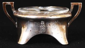 Ezüst (Ag) címeres fűszertartó csiszolt üvegbetéttel, jelzett, 64,2 g /
Silver salts, 64,2 g