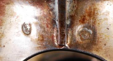 Ezüst (Ag) címeres fűszertartó csiszolt üvegbetéttel, jelzett, 64,2 g /
Silver salts, 64,2 g