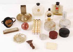 Vegyes bolha tétel: szájharmonika, szivartokok, kölnisüvegek, kalapácsfej, fülvédő, fém dobozok, egyéb érdekességek, összesen 19 db